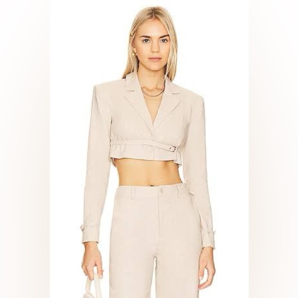 NWT Lovers and Friends Cinzia Cropped Blazer in Beige
Neutral / Size XXS